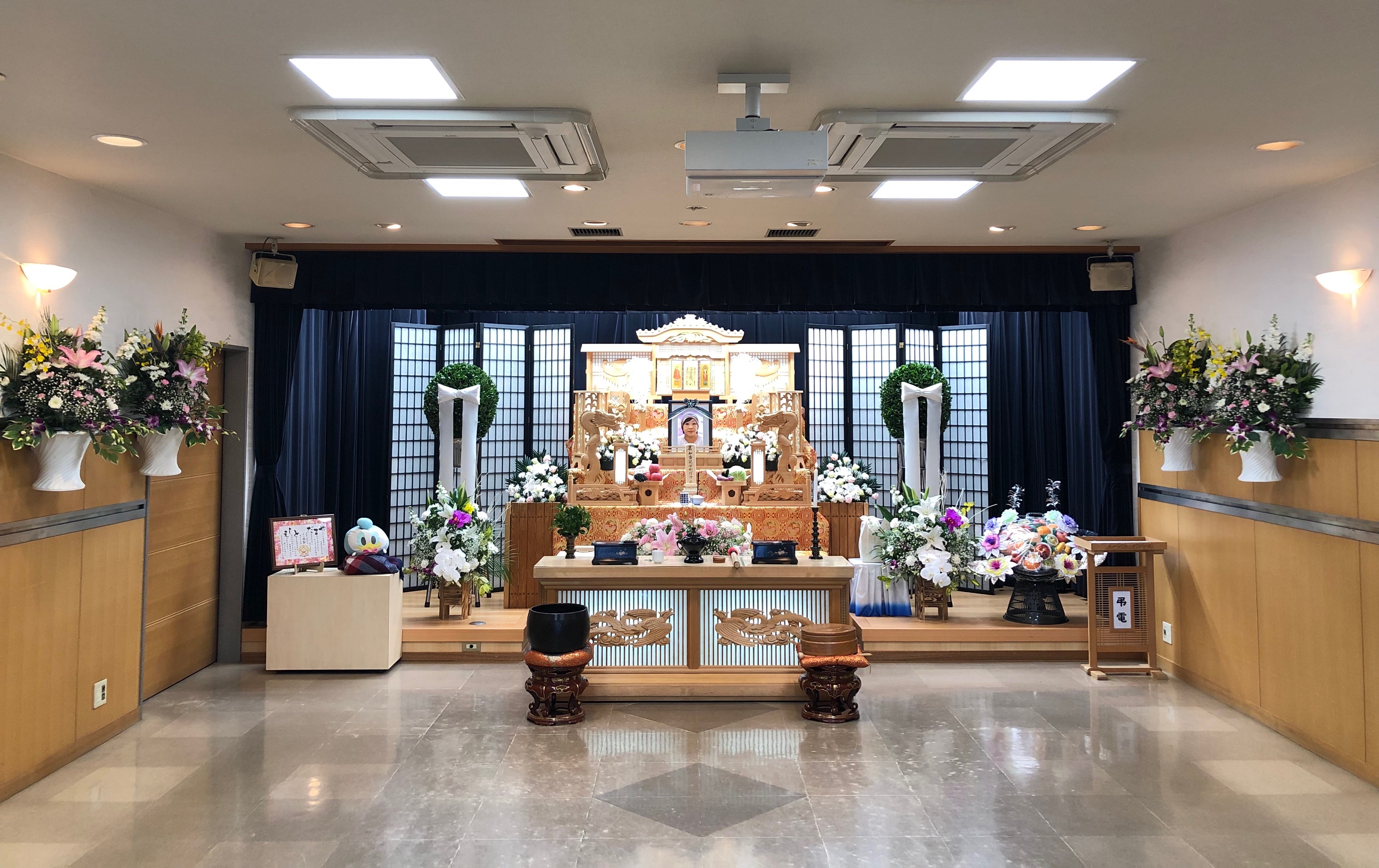 平安会館名古屋斎場３階式場の祭壇全景