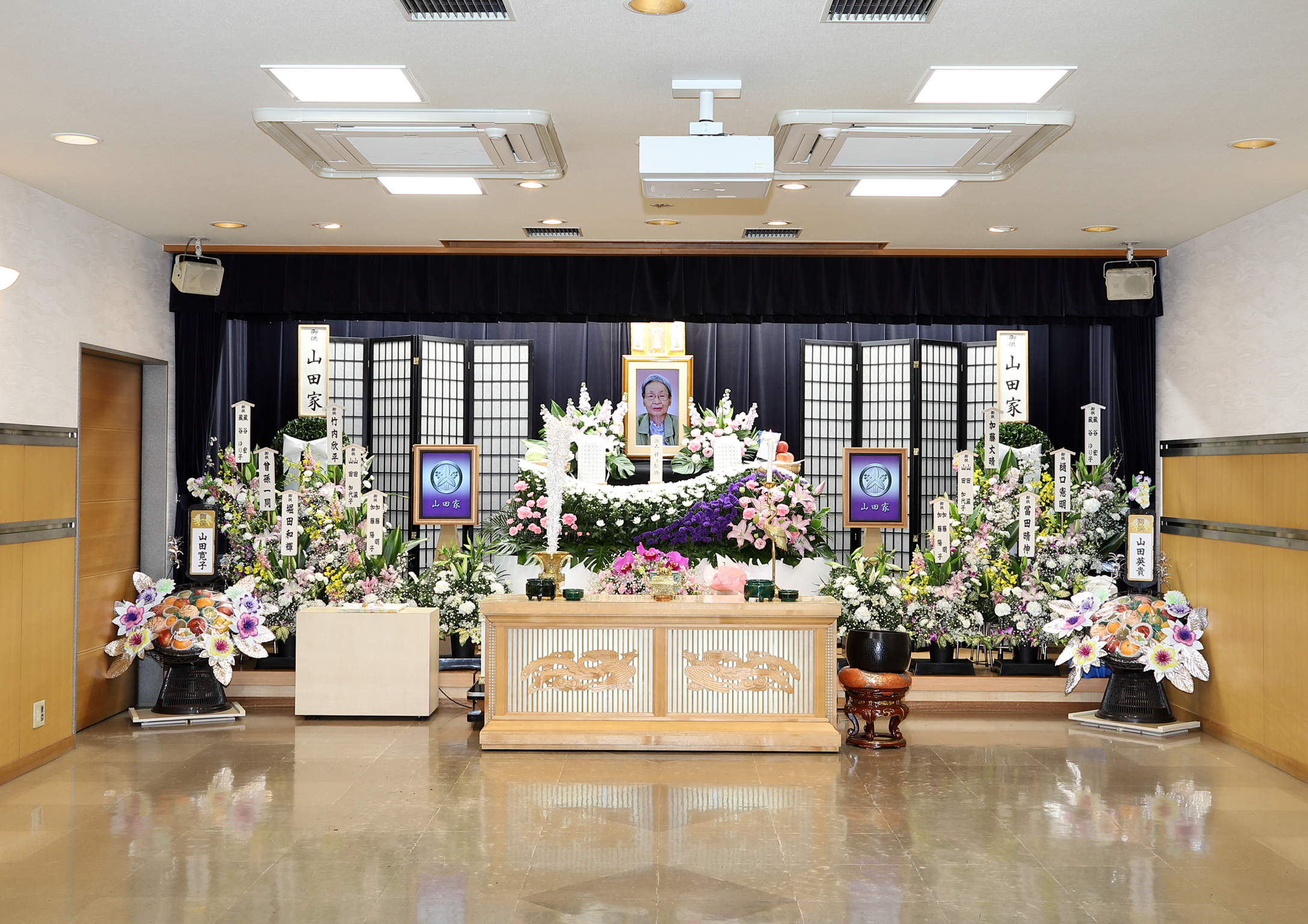 平安会館　名古屋斎場　三階式場　祭壇全景