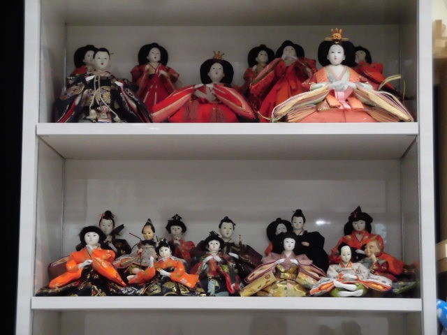 集められたたくさんのお人形