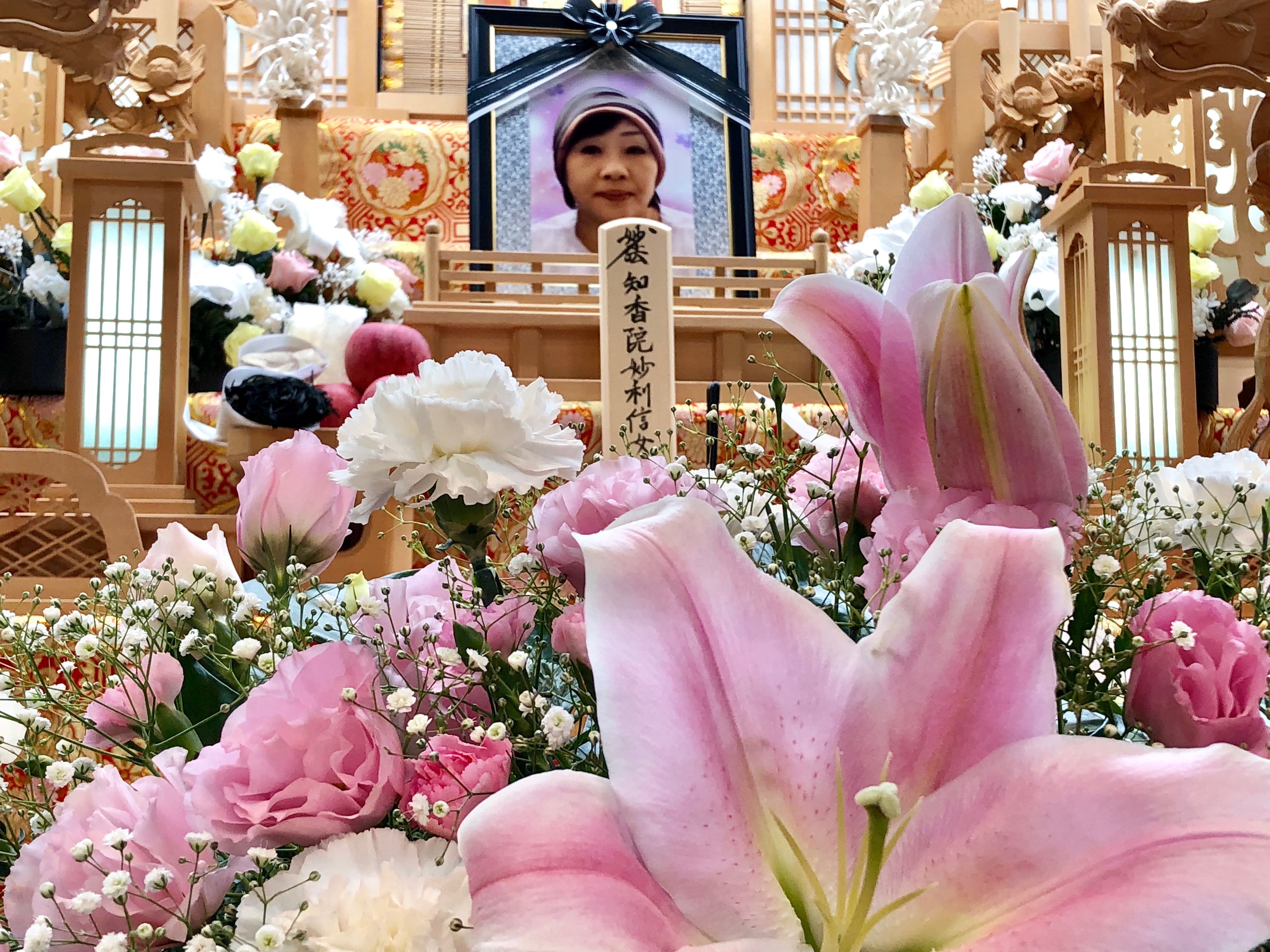 平安会館名古屋斎場の祭壇アップとお位牌の写真