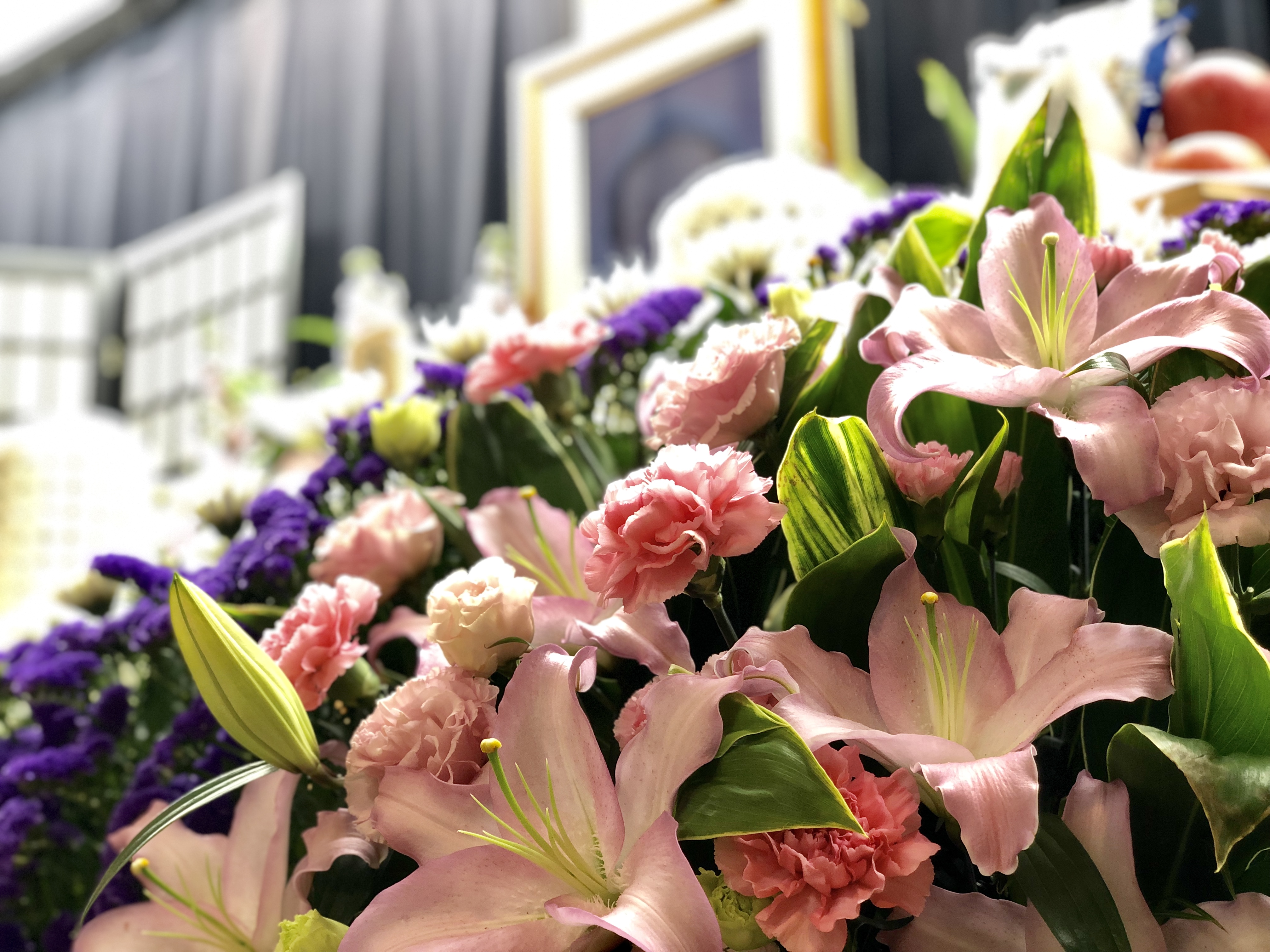 北区　平安会館　名古屋斎場　祭壇の生花のお写真