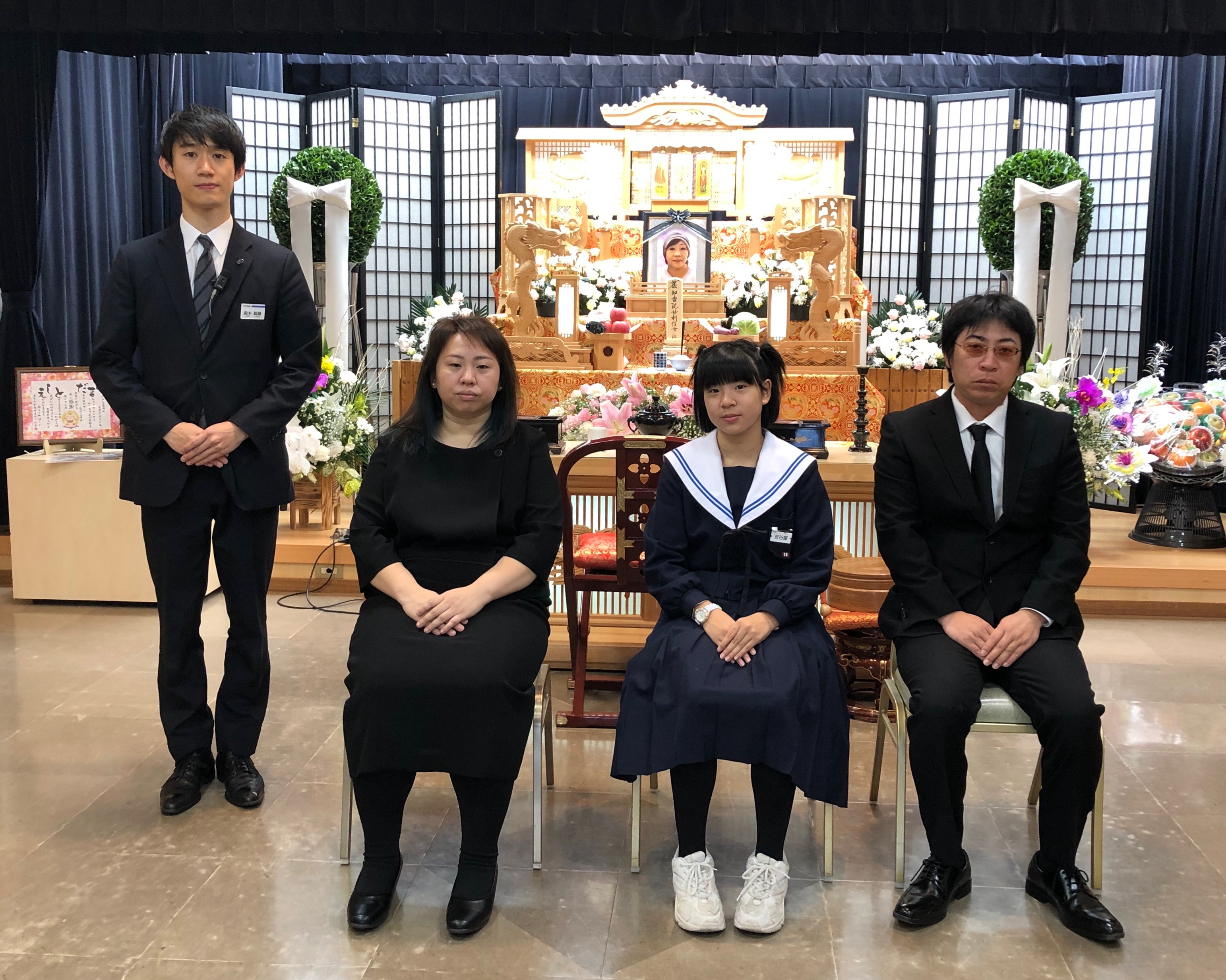 平安会館名古屋３階式場でお撮りしたご家族との集合写真。