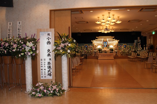 平安会館平手斎場　祭壇