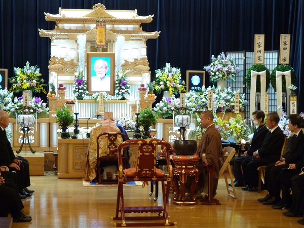 平安会館大府斎場　祭壇