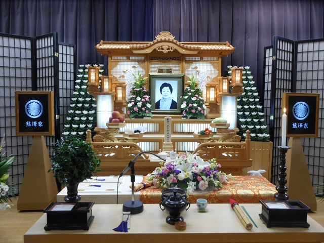 平安会館　葬儀　祭壇
