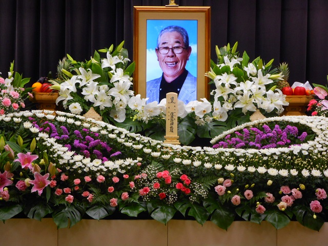 遺影　平安会館　花祭壇