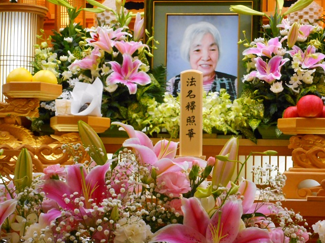 遺影　花　葬儀会館　