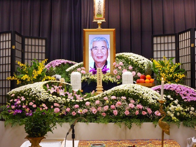 祭壇　遺影　葬儀　有松斎場