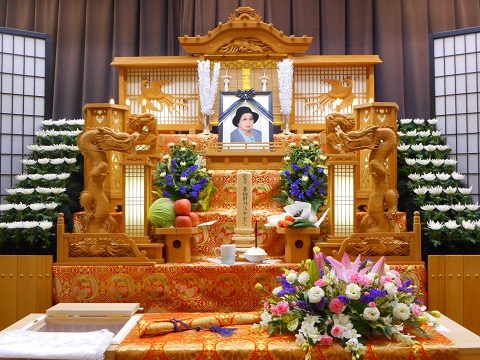 祭壇　遺影写真　平安会館