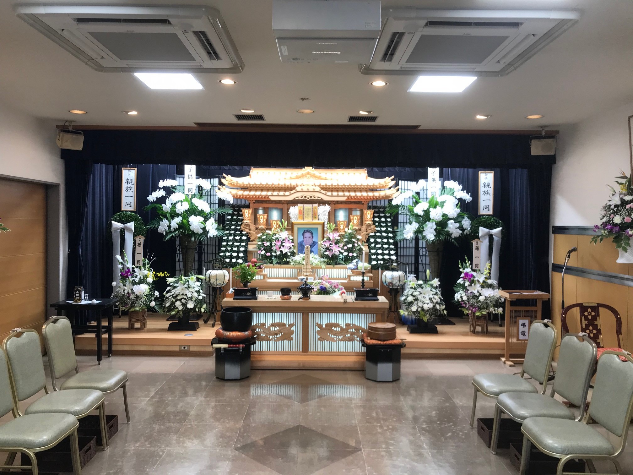 祭壇全景（会場：名古屋斎場）