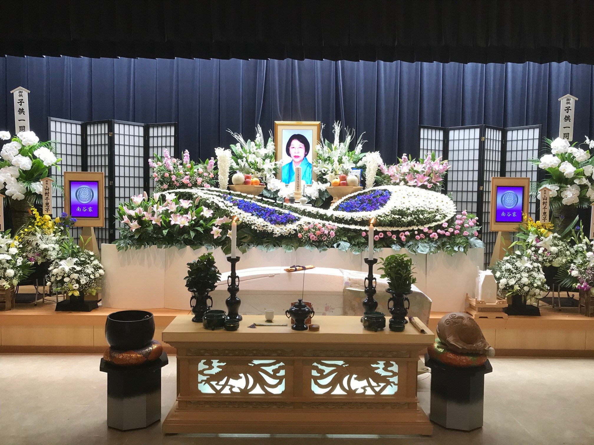 平安会館の花祭壇
