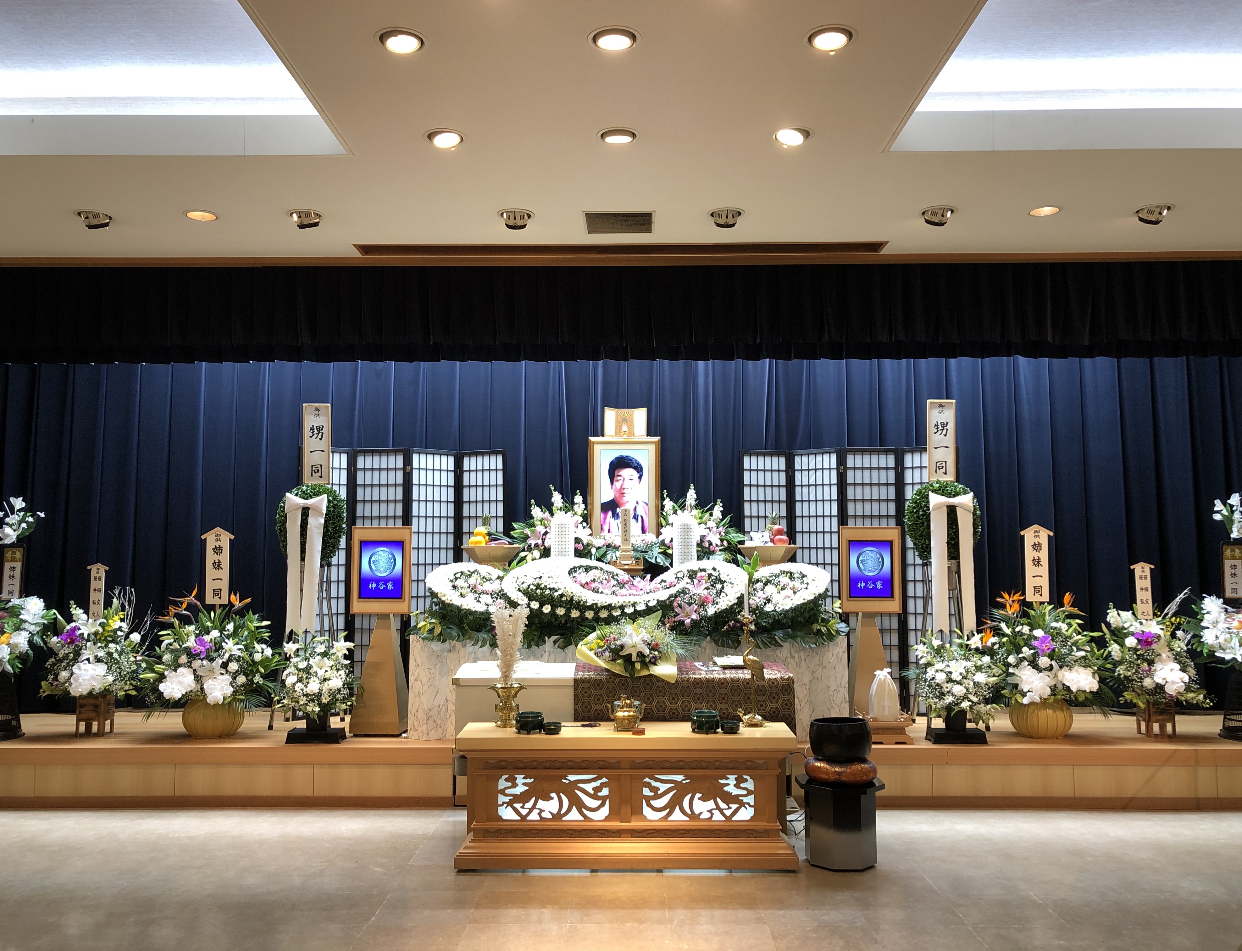 平安会館、名古屋斎場の１階祭壇全景