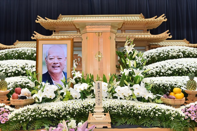 祭壇　葬儀　花　豪華　平安会館　学会　日蓮正宗