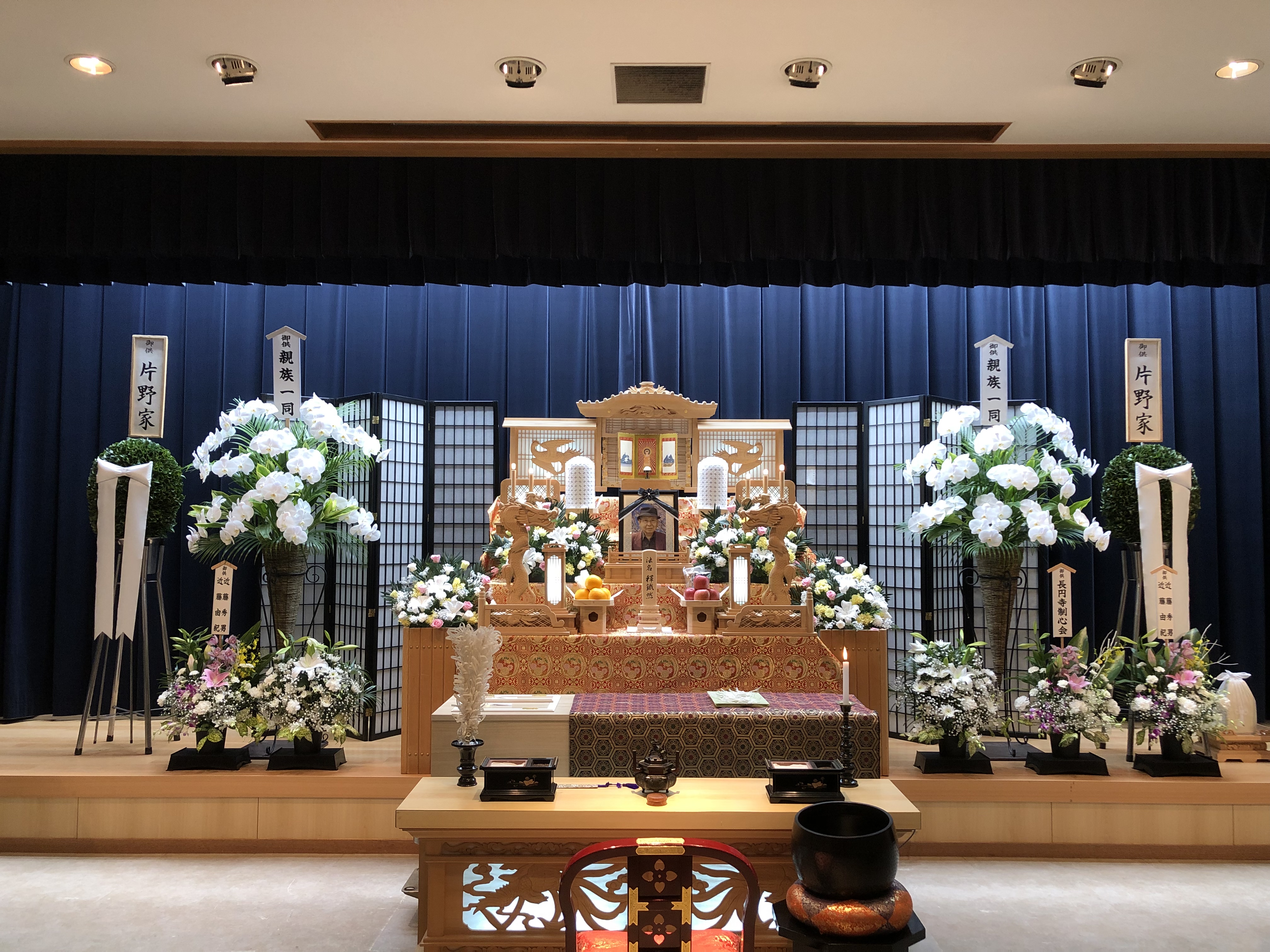 北区　平安会館　名古屋斎場　一階　祭壇全景