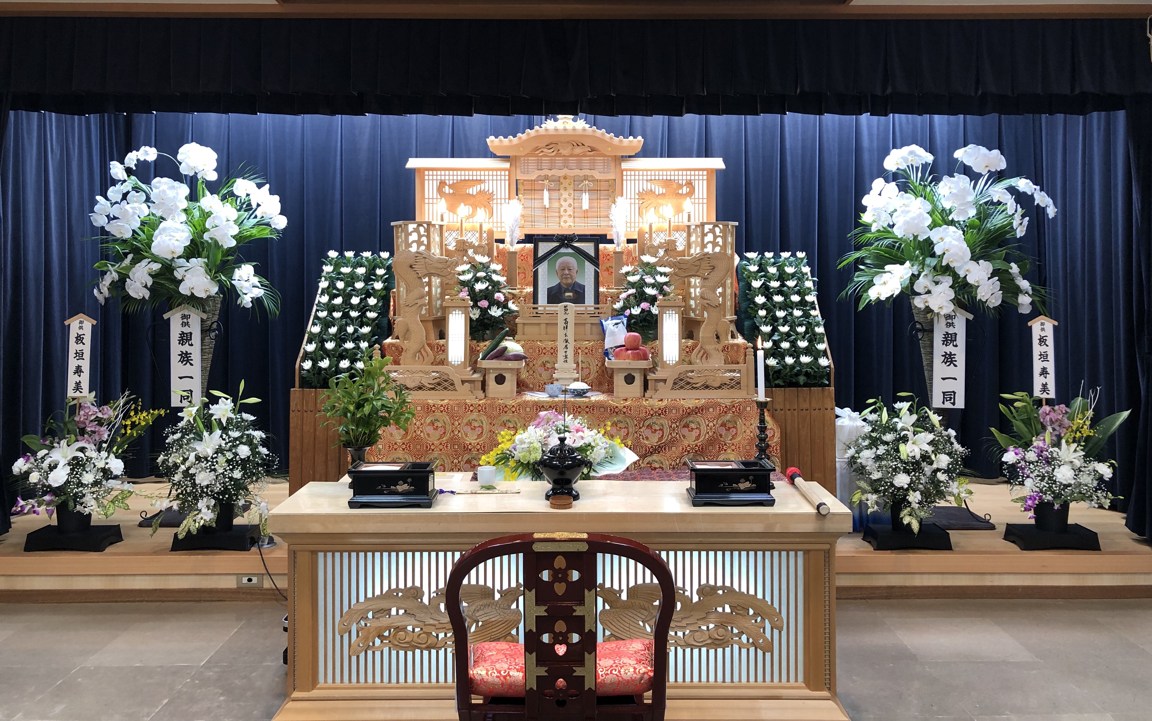 北区　平安会館　名古屋斎場　三階式場　祭壇全景