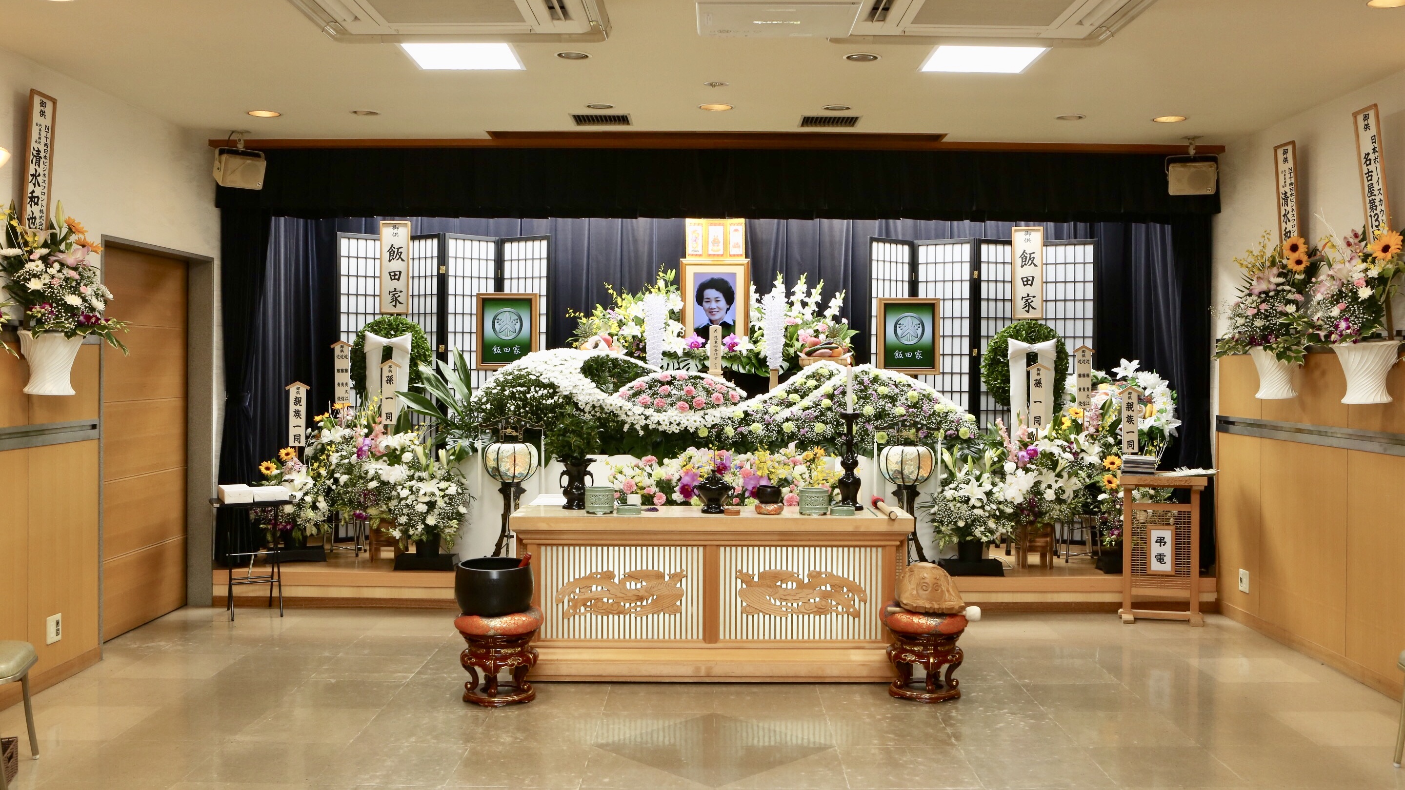 名古屋斎場　生花祭壇全景