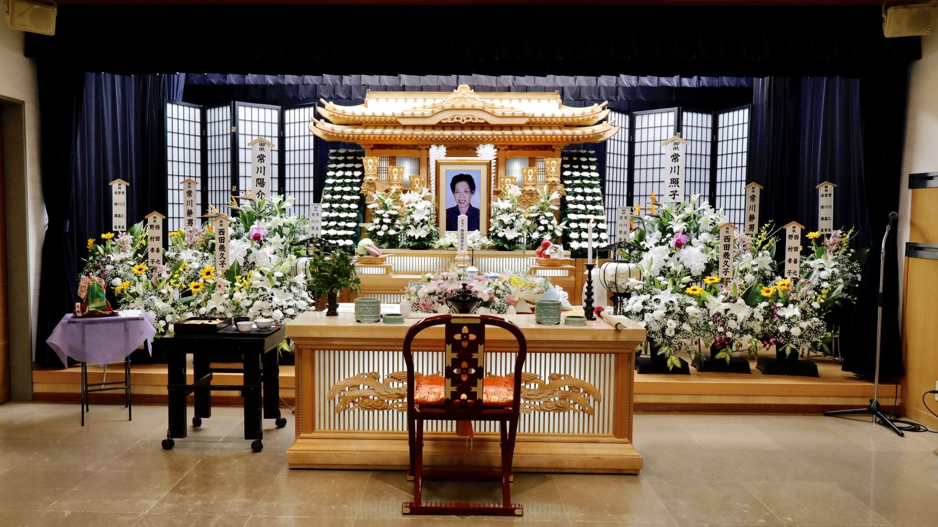 平安会館　名古屋斎場　白木祭壇全景