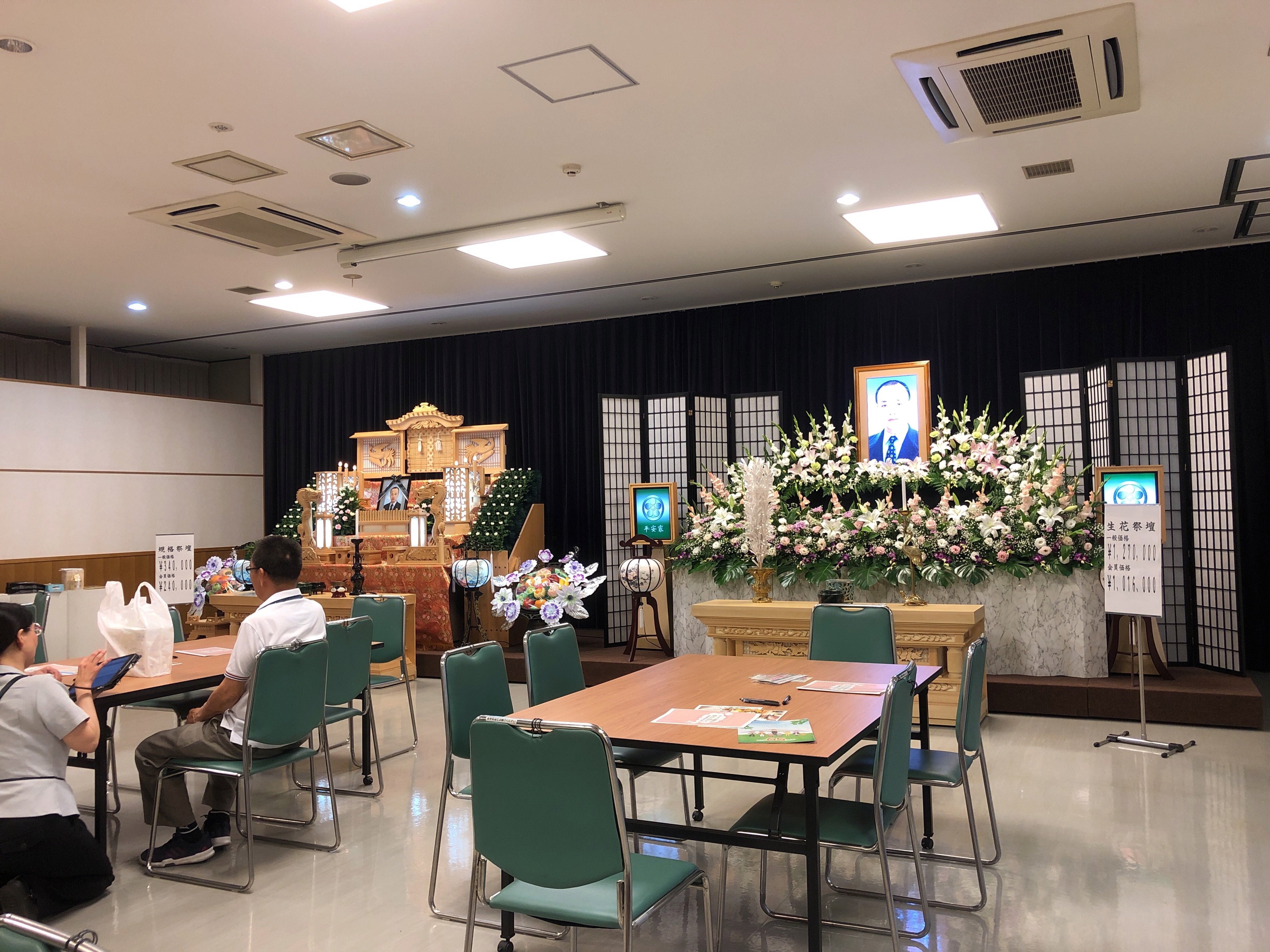 浦里斎場見学会で３Ｋ祭壇、花祭壇を飾りました。