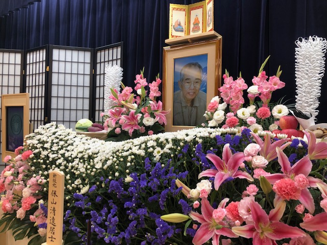 祭壇 花　春日井篠木　平安会館