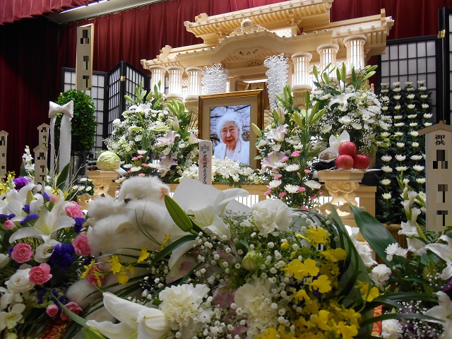 祭壇　花　遺影　平安会館　守山