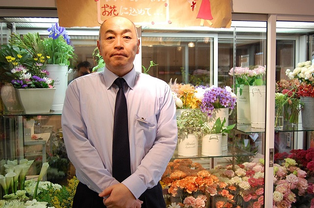 写真は協力して下さった春日井市のレトワール花萬の中瀬古さん