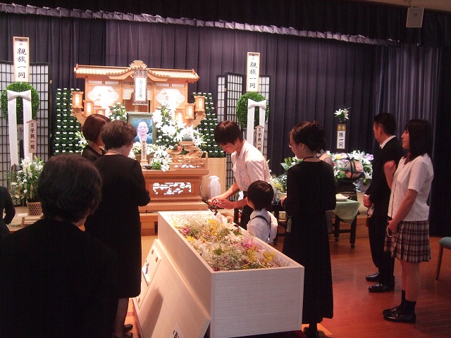 お別れ　平安会館　有松　最後の水