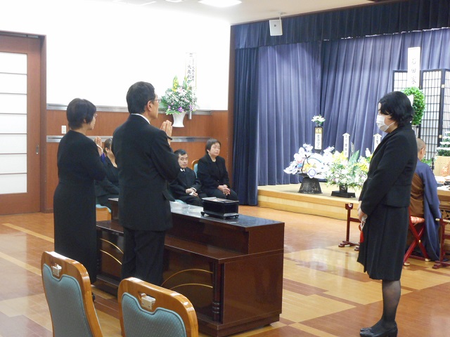 通夜　平安会館　焼香