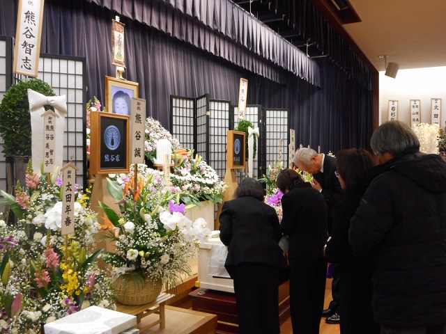 対面　祭壇　平安会館