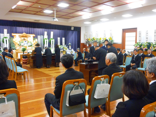 通夜　平安会館　参列