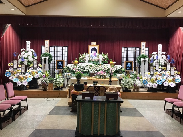 花葬儀祭壇
