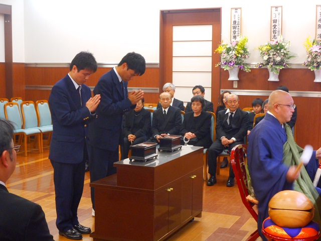 焼香　お孫様　平安会館　有松斎場