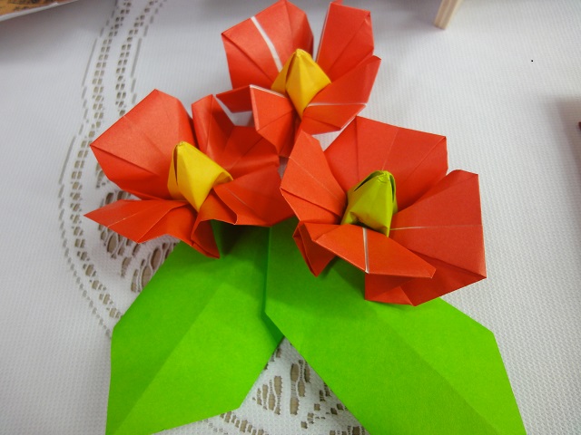 折り紙で作った「椿」