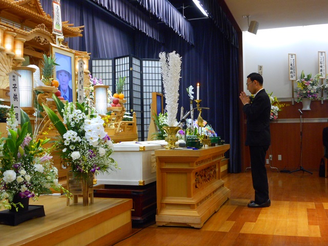 葬儀　喪主　焼香　平安会館