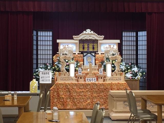 プリザーブドフラワー祭壇　式場　葬儀　平安会館