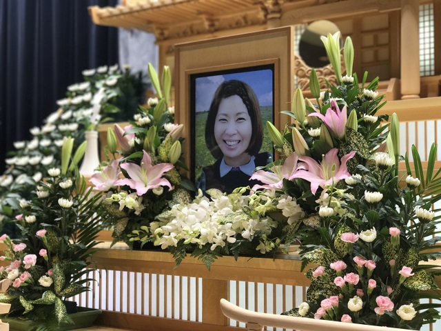 平安会館　家族葬　祭壇写真