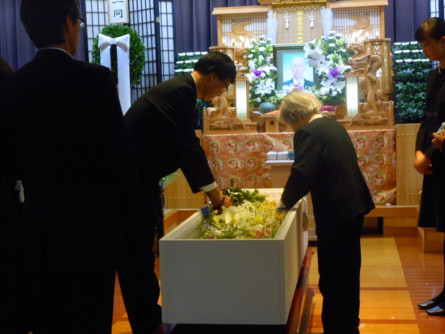 手向けおさめ　喪主　連れ合い様　葬儀　平安会館