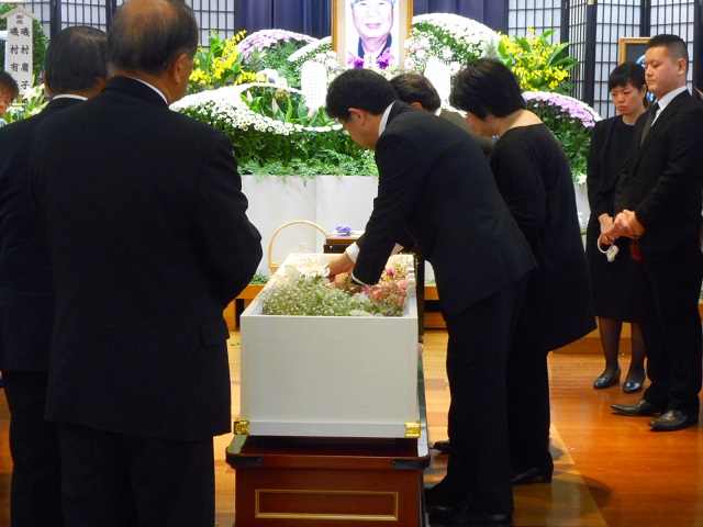 お別れ　花手向け　