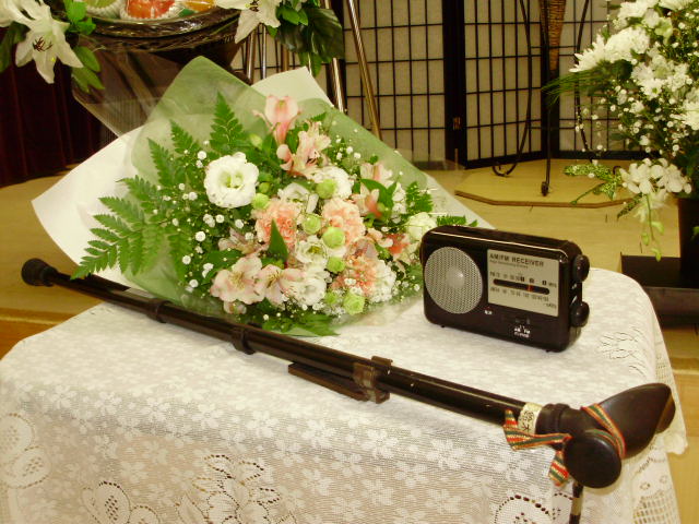 愛用の杖とラジオ