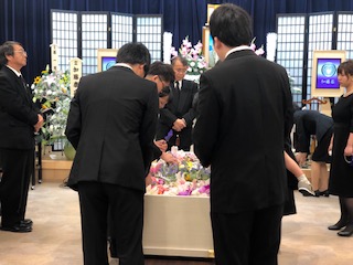 お別れ　平安会館　出棺　葬儀　春日井市