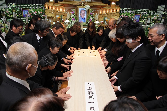 平安会館　最期　棺