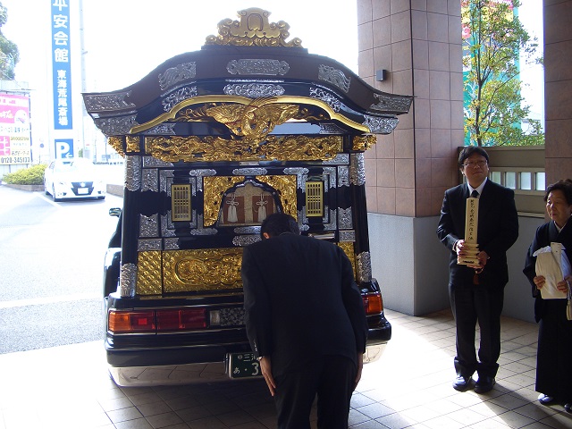 東海荒尾斎場　出棺