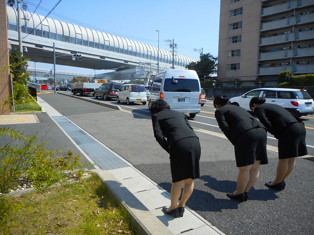 出棺　青空