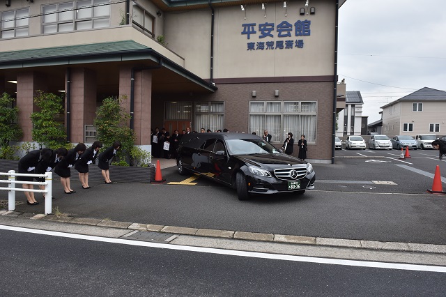 東海荒尾斎場　出棺