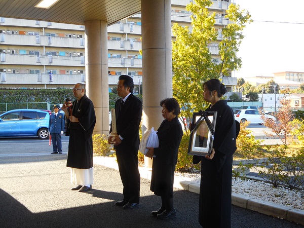 家族葬　平安会館　葬儀　通夜　出棺