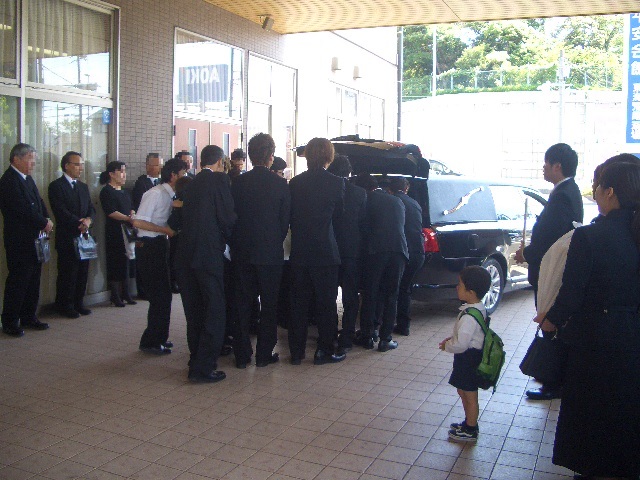 東海荒尾斎場　出棺