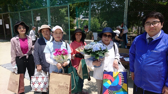 本郷公園グラウンドゴルフの入賞者女性