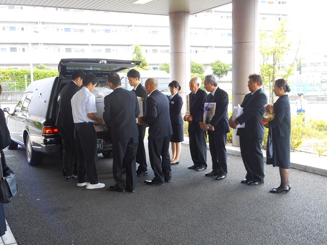 霊柩車　出棺　平安会館　有松　葬儀