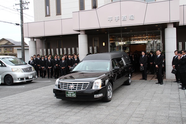 平安会館平手斎場　出棺