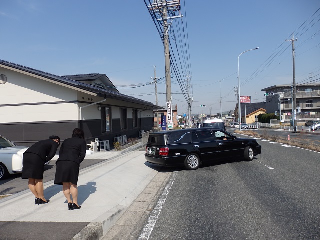 出棺　霊柩車