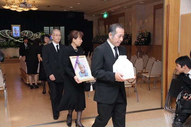 平安会館　平手斎場　出棺